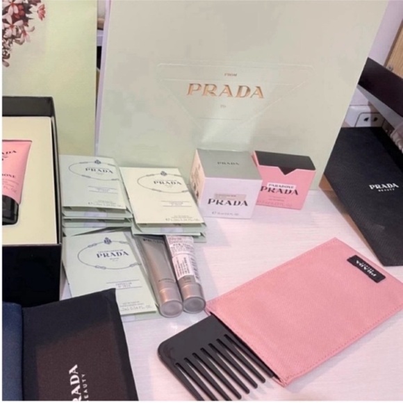 Prada Beauty Black Hair Comb - Picture 3 of 7